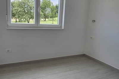 Wohnung im ersten Stock mit Dachterrasse, Vabriga (S3)