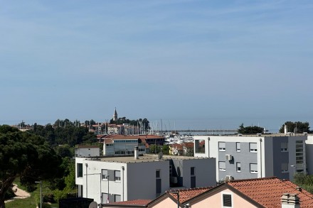 Prostrani stan sa odličnim pogledom na more