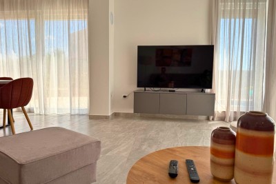 Moderna kuća u nizu sa bazenom, Vabriga