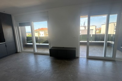 Appartamento al primo piano con terrazza sul tetto, Vabriga ( S4 )
