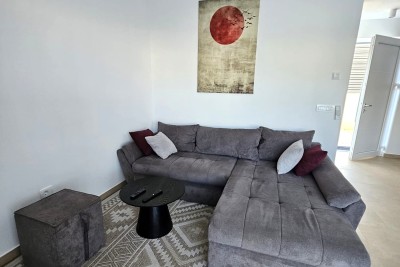 Moderna vrstna hiša z bazenom, Vabriga