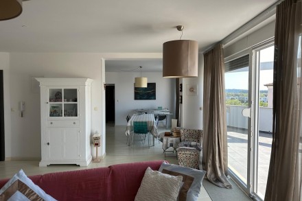 Spacious apartment with a great view of the sea