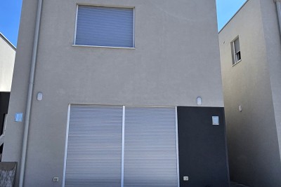 Villetta a schiera moderna, Vabriga