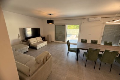Doppelhaushälfte mit Swimmingpool, Kaštel