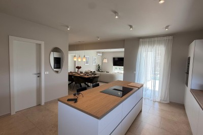 NOVO!! Villa s bazenom i pogledom na more