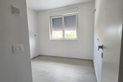 Appartamento al primo piano con terrazza sul tetto, Vabriga ( S4 )