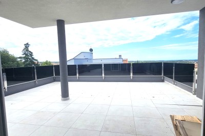 Appartamento al primo piano con terrazza sul tetto, Vabriga ( S4 )