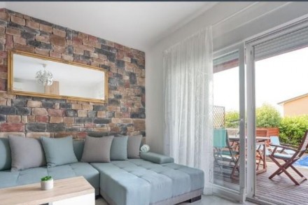 Casa a schiera con piscina, Valica