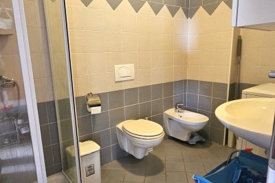 Dvoetažni stan na dobroj lokaciji, Novigrad