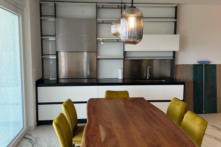 Dvosoban stan sa prekrasnim pogledom na more