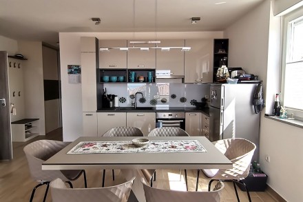 Elegantan stan sa pogledom na more, Novigrad