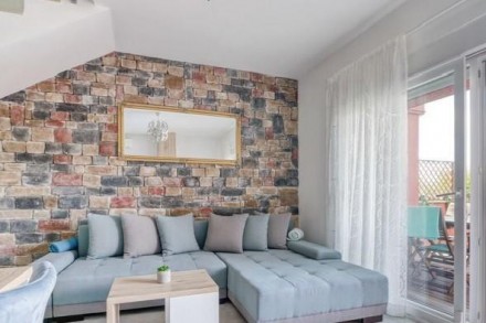 Casa a schiera con piscina, Valica