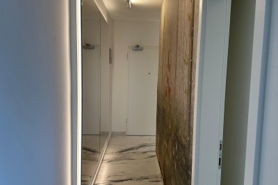 Dvosobno stanovanje s čudovitim pogledom na morje