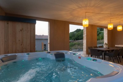 Projekt - Villen mit herrlichem Blick auf Olivenhaine und das Meer